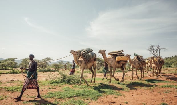 kenya-riding-camels